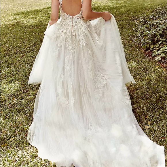 NWT Funds from sale help struggling children. . Wedding Gown - Picture 6 of 12